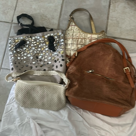 I have 4 purses, - Picture 1 of 1